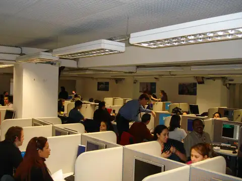 Oficina 10 ambientes con 6 baños