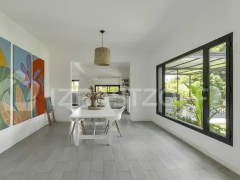 Casa 6 ambientes con 4 baños