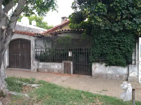 CASA EN LOTE PROPIO A RECICLAR