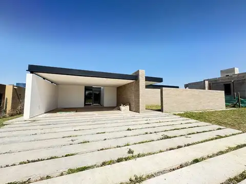 Casa en venta la cercanía a Estrenar con Escritura