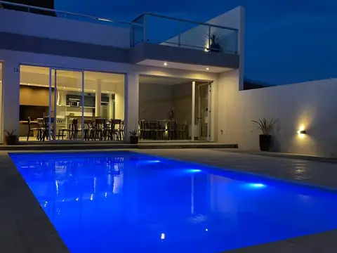 LAS  GRUTAS EDIFICIO  EQUIPAD0