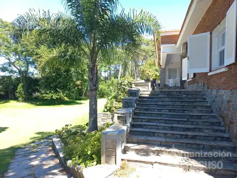 Casa 11 ambientes con 10 baños