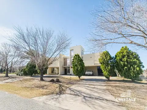 Casa 11 ambientes con 6 baños