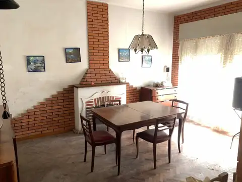 Casa 4 ambientes con 1 baño