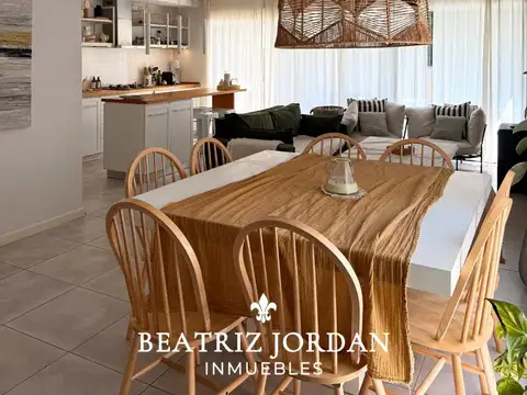 Casa 4 ambientes con 2 baños