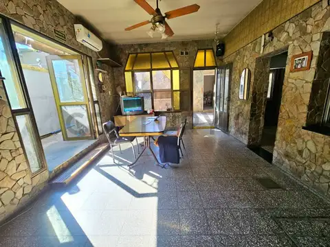 Amplia casa en venta San nicolas y cochabamba