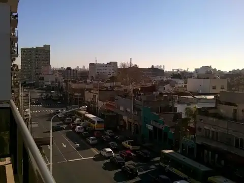 Departamento en venta, 3 ambientes, sobre importante avenida