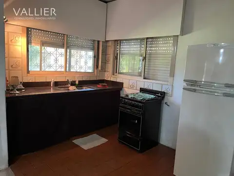 Casa 10 ambientes con 3 baños