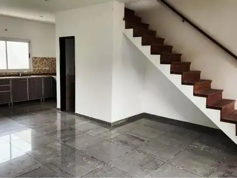 Casa 4 ambientes con 1 baño