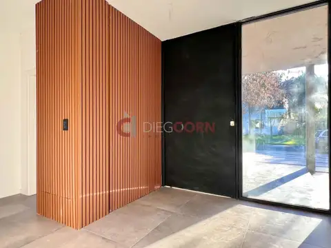 Casa 6 ambientes con 4 baños