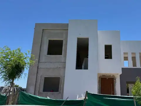 CASA VENTA Barrio Santa Sofía - Pilar del Este