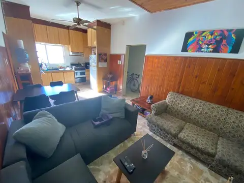 Casa 4 ambientes con 2 baños