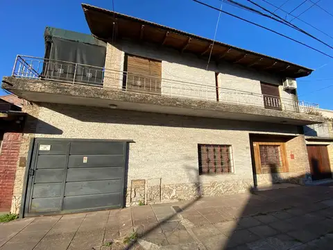 Excelente vivienda multifamiliar en el centro de Zarate
