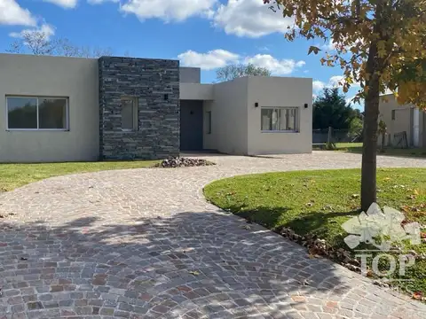 Casa en Venta en Haras Santa Maria, USD 310.000