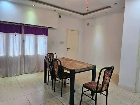 Casa 6 ambientes con 2 baños