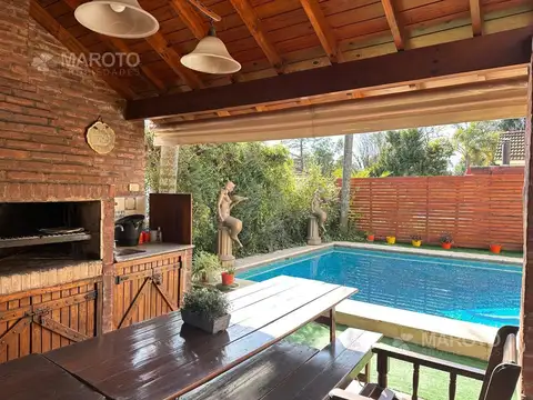 Casa en Venta con 2 cocheras