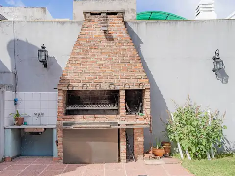 VENTA CASA 5 AMB C/PILETA+QUINCH0+COCHERA- PERMUTA