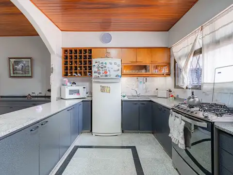 Casa en Venta con 3 cocheras