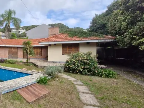 Casa 8 ambientes con 1 baño