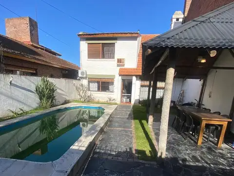 Casa 5 ambientes con 2 baños