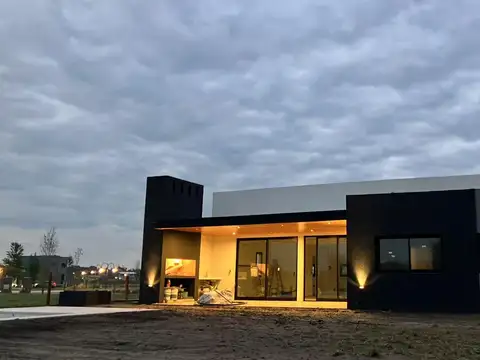 Casa en Alquiler Temporal con 2 cocheras