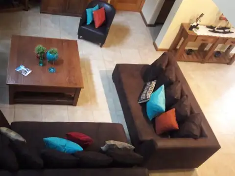 Excelente casa con pileta climatizada, cerca del golf. Se toma departamento en parte de pago en CABA.