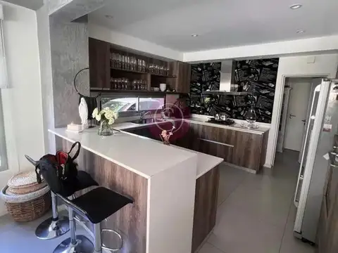 Casa 5 ambientes con 3 baños