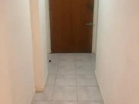 Departamento de 1 Ambiente en Buen Estado, a Solo Una Cuadra de Av San Martín