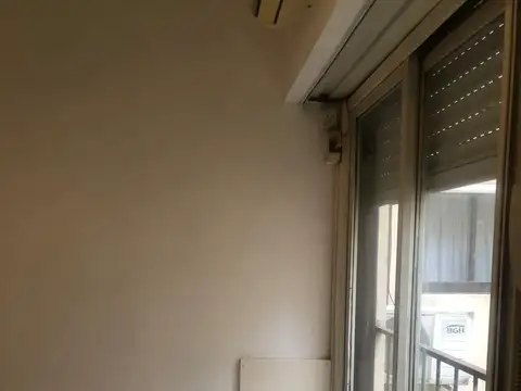 Departamento de 1 Ambiente en Buen Estado, a Solo Una Cuadra de Av San Martín