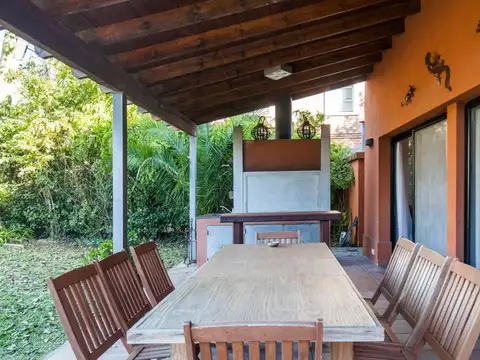 Casa 5 ambientes con 3 baños