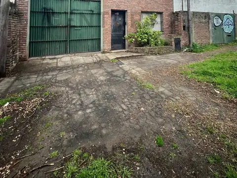 Galpon en venta  ubicado en calle  529 entre 12 y 13.