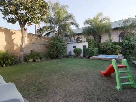 Casa en Venta con 2 cocheras