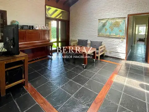 Casa 5 ambientes con 2 baños