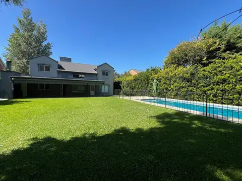 Venta Casa en Bo Septiembre con pileta