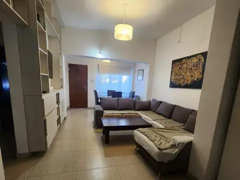 Casa 6 ambientes con 2 baños