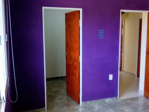 Venta amplia casa tres dormitorios Amplio terreno Se acepta permuta x dpto Rosario