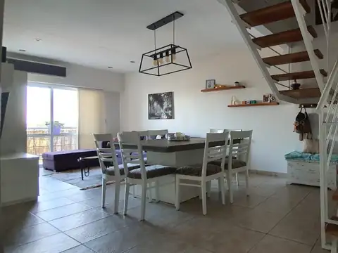 DEPARTAMENTO TIPO DUPLEX DE 3 AMBIENTES CON COCHERA