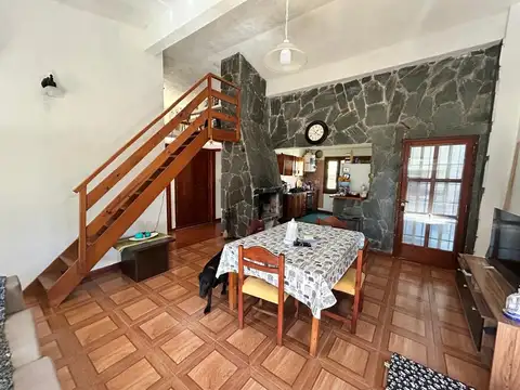 Casa 5 ambientes con 2 baños