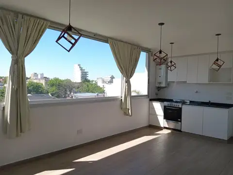 Depto. dos ambientes con terraza propia. Como si vivieras en una casa pero en un edificio 