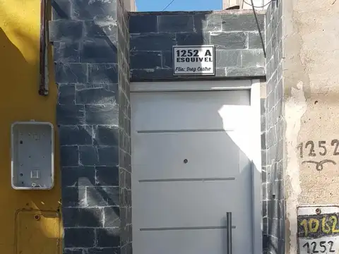 Alberdi oeste. Casa 2 dormitorios con patio + comodin