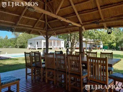 Casa en Venta con 10 cocheras