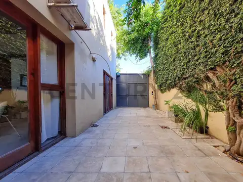 Casa 6 ambientes con 2 baños