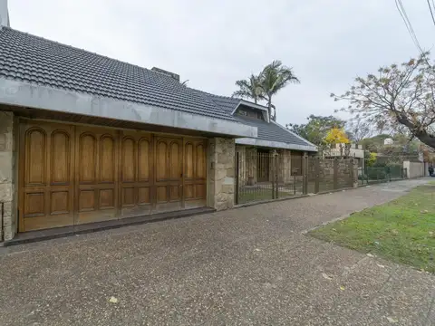 Casa en Venta con 4 cocheras