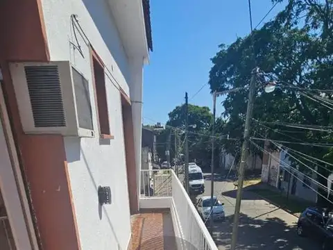 Depto Tipo Casa en Alquiler en Villa Lynch, $ 800.000