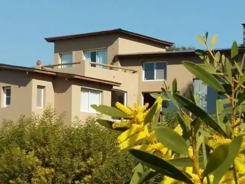 Casa 5 ambientes con 3 baños