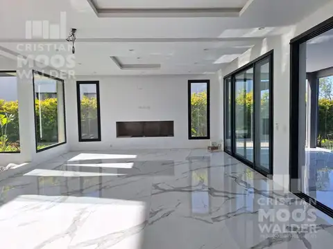 Casa 5 ambientes con 4 baños