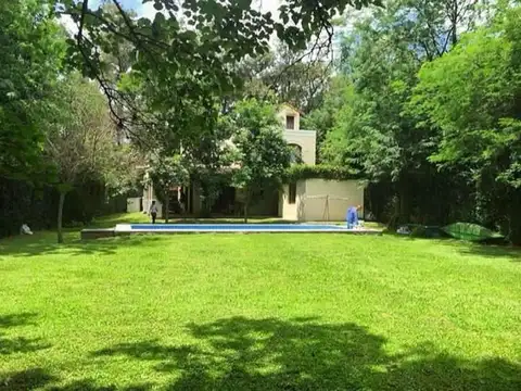 Casa 6 ambientes con 2 baños