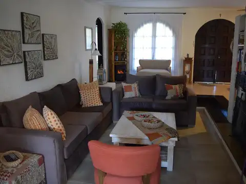 Casa 6 ambientes con 3 baños