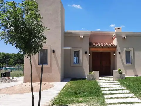 Venta casa 4 ambientes - Santo Tomas