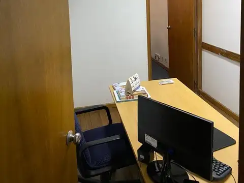 OFICINA CÉNTRICA. Edificio Victoria Mall. Córdoba 1015 2do Piso. 153 m2 Exclusivos. Muy buen estado.